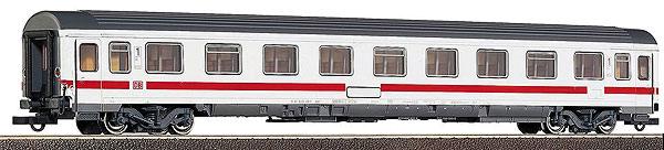 Passenger car 2nd class in IC livery with interior lighting<br /><a href='images/pictures/Roco/64300.jpg' target='_blank'>Full size image</a>